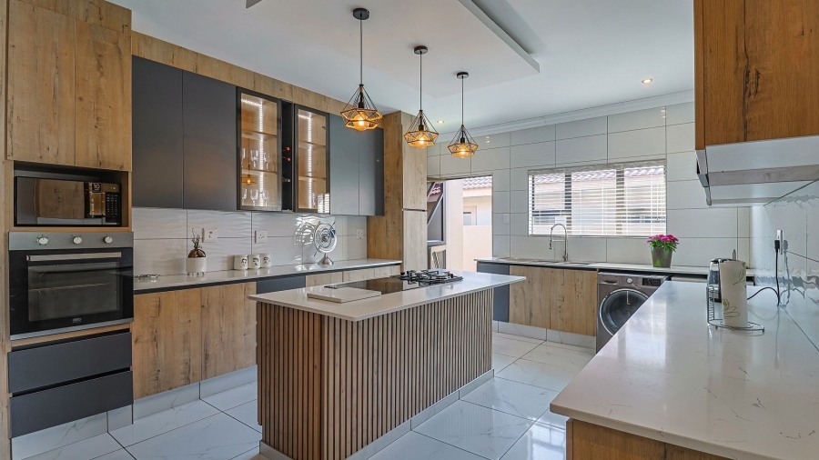 4 Bedroom Property for Sale in Waterkloof East North West